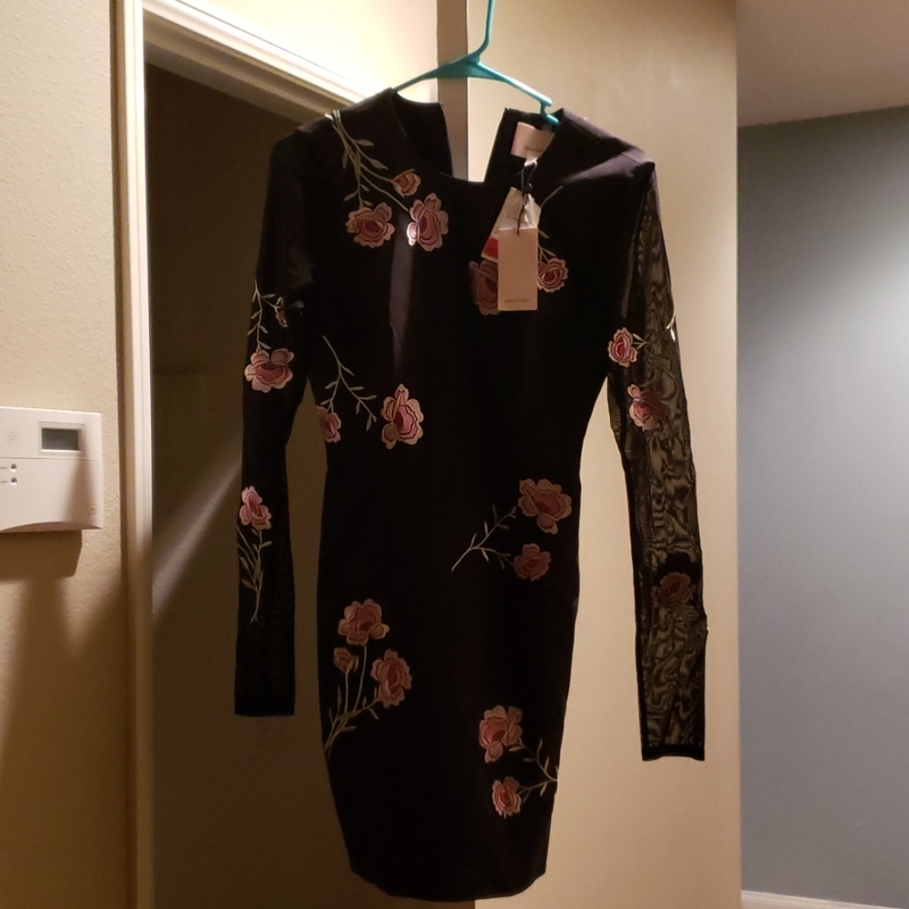 2 Dresses sizes 2p and 4p